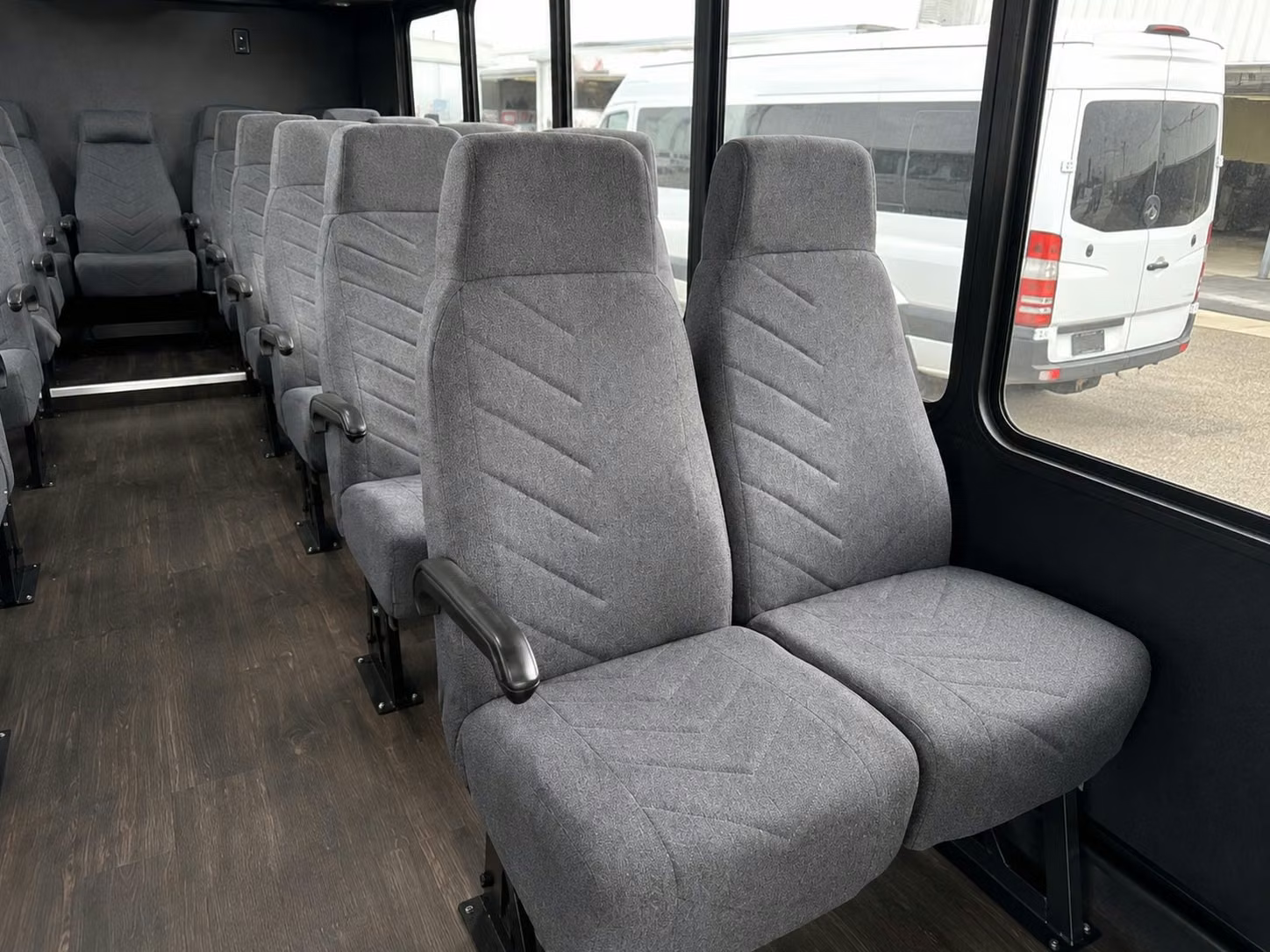 tyler 18 passenger minibus rental